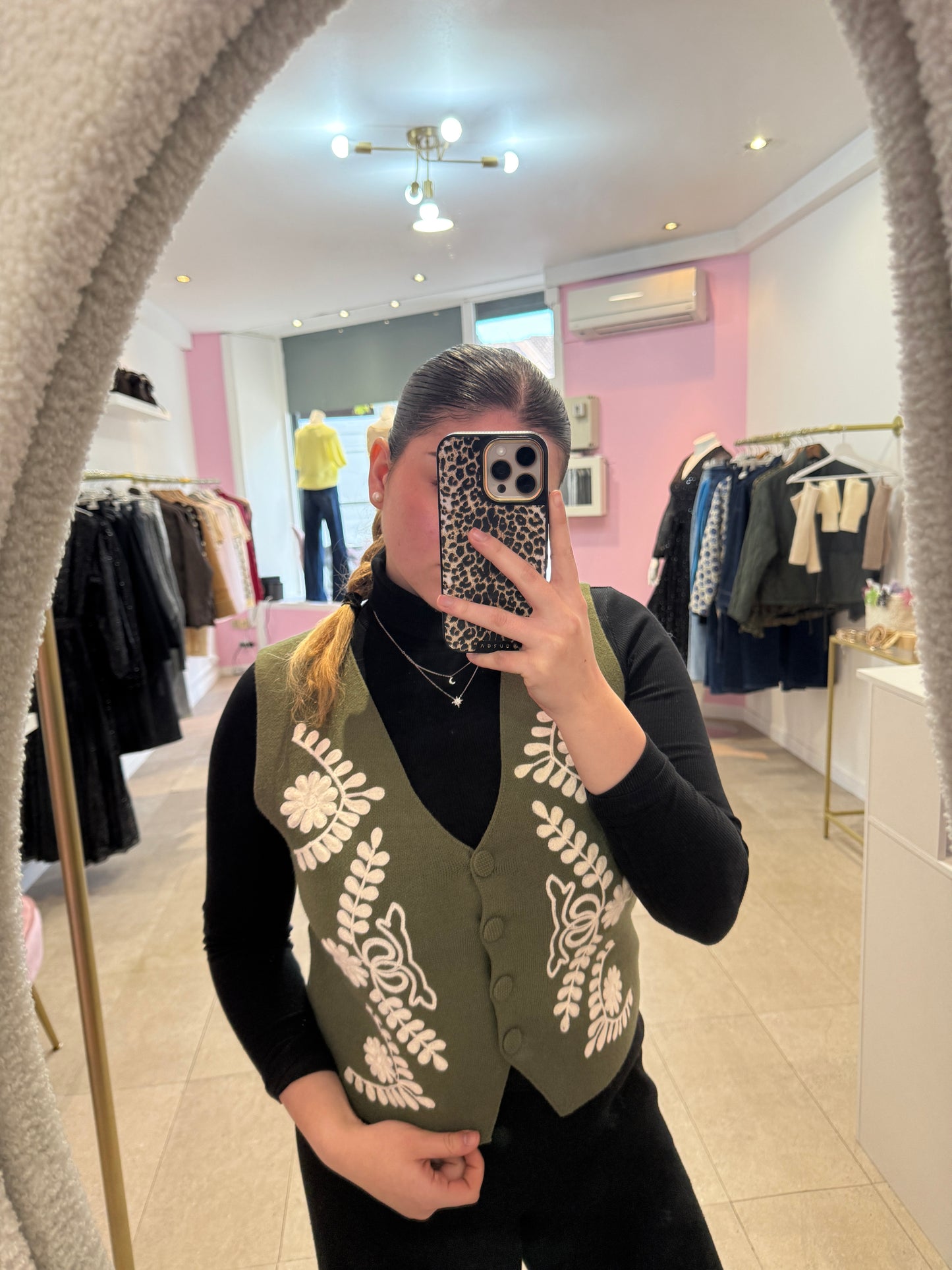 Gilet brodé Strong (Plusieurs coloris)